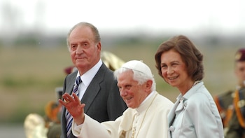Del bautismo de Pío XII a la bendición de Juan XXIII: todas las veces que Juan Carlos I y la reina Sofía coincidieron con un papa