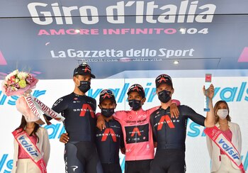 Cycling - Giro d'Italia - Stage 18 - Rovereto to Stradella, Italy - May 27, 2021 Ineos Grenadiers rider Egan Arley Bernal Gomez of Colombia celebrates wearing the maglia rosa on the podium after stage 18 with Jonathan Narvaez, Salvatore Puccio and Filippo Ganna REUTERS/Jennifer Lorenzini
