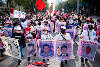 Familiares de los 43 estudiantes