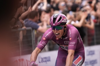 Paul Magnier celebra su primera victoria en el Giro de Italia 2026 - crédito Giro de Italia