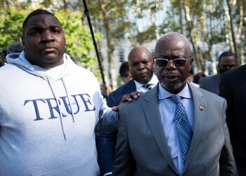 El abogado del cantante, Deveraux