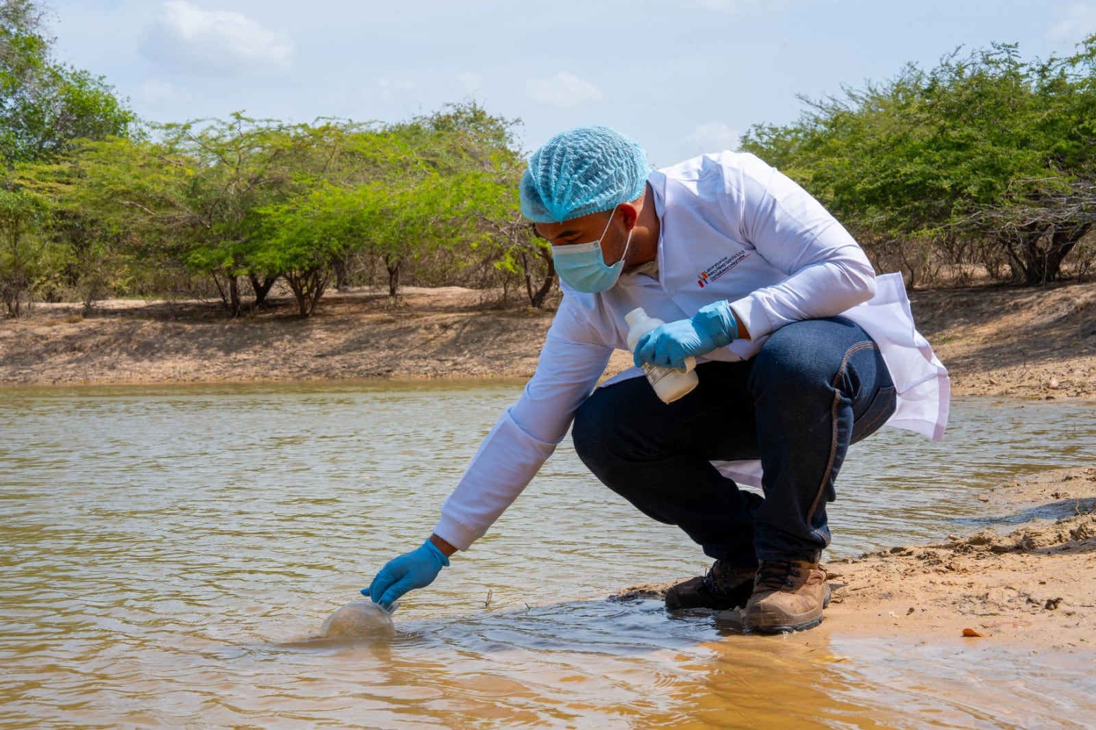 En el corregimiento de Jojoncito, en Uribia, la comisión constató que la comunidad utiliza para consumo humano un reservorio de agua de escorrentía superficial que presentaba signos evidentes de contaminación - crédito Corte Constitucional