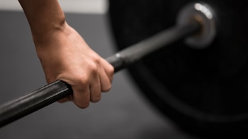 Entrenamiento híbrido, uno de los mejores métodos para quemar calorías: en qué consiste y cómo organizar tu rutina