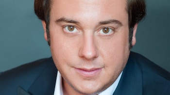 El traslado de la sede central de Playboy de Los Ángeles a South Beach coincidió con la presencia de Daren Metropoulos en Miami, donde puso a la venta una exclusiva residencia de cinco dormitorios frente al mar