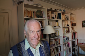 Alain Badiou es un filósofo, dramaturgo y novelista francés nacido en Rabat, Marruecos, en 1937, cuyo largo recorrido intelectual lo convierte en una de las mentes vivas más influyentes del pensamiento contemporáneo