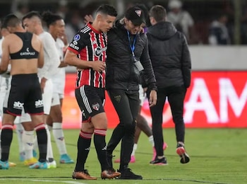 James Rodríguez conversando con Luis