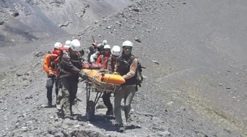 Las condiciones extremas de la alta montaña fueron un desafío clave para el equipo de emergencia durante la evacuación de la andinista