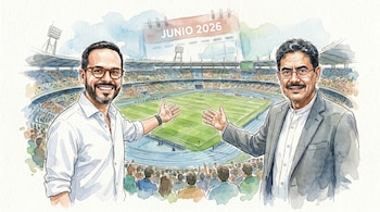 Ilustración en acuarela: Abelardo de la Espriella e Iván Cepeda sonríen y señalan un estadio de fútbol. Un calendario con 'JUNIO 2026' se ve al fondo.