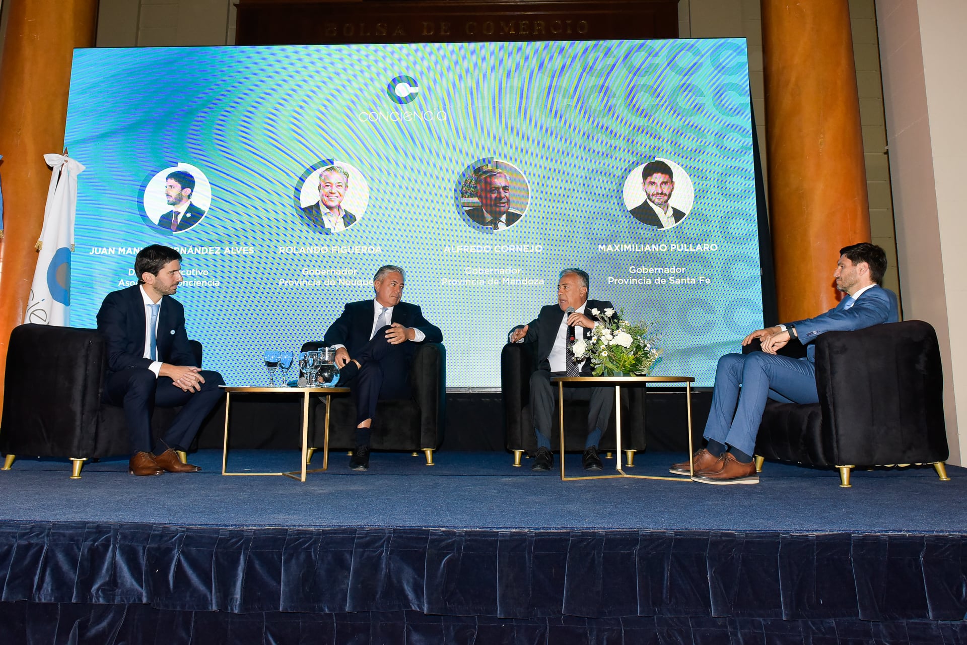 El director ejecutivo de la Asociación Conciencia, Juan Manuel Fernández Alves, junto con los gobernadores Rolando Figueroa (Neuquén), Alfredo Cornejo (Mendoza) y Maximiliano Pullaro (Santa Fe)