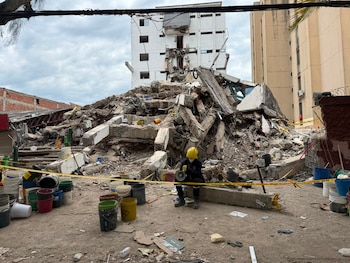 Un niño fue rescatado con vida en Cali tras permanecer 32 horas bajo los escombros de una vivienda en Cuarto de Legua - crédito Bomberos Calli