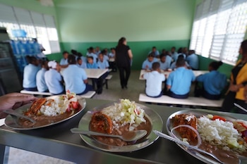 INABIE garantiza en 2026 la alimentación escolar a 149.708 jóvenes y adultos a través de los programas Oportunidad 14-24 y Prepara.(Cortesía: Instituto Nacional De Bienestar Estudiantil)