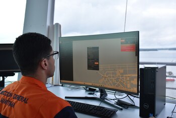 Armada rescató a 21 tripulantes