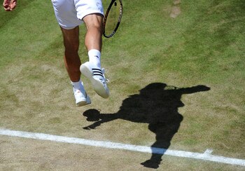 Desde 2022, las autoridades del tenis han sancionado o suspendido a 40 jugadores por amaño de partidos (EFE/Facundo Arrizabalaga)