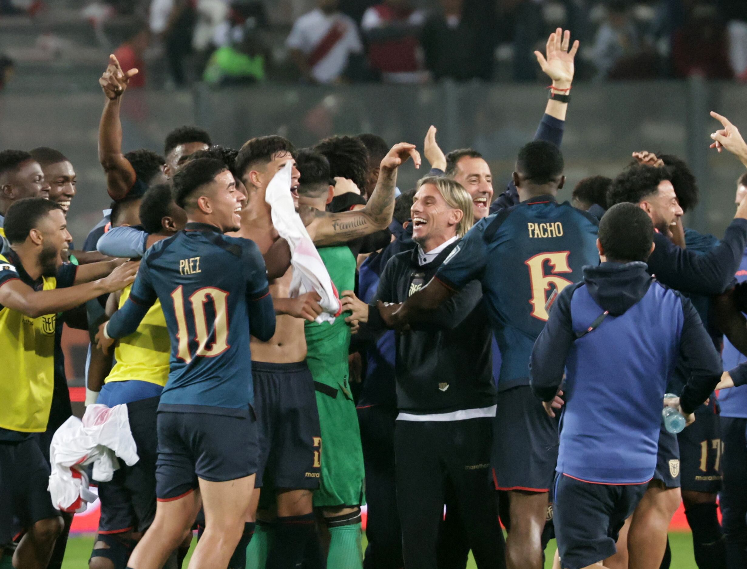 Sebastián Beccacece festeja la clasificación de Ecuador al Mundial 2026 (REUTERS/Sebastian Castaneda)
