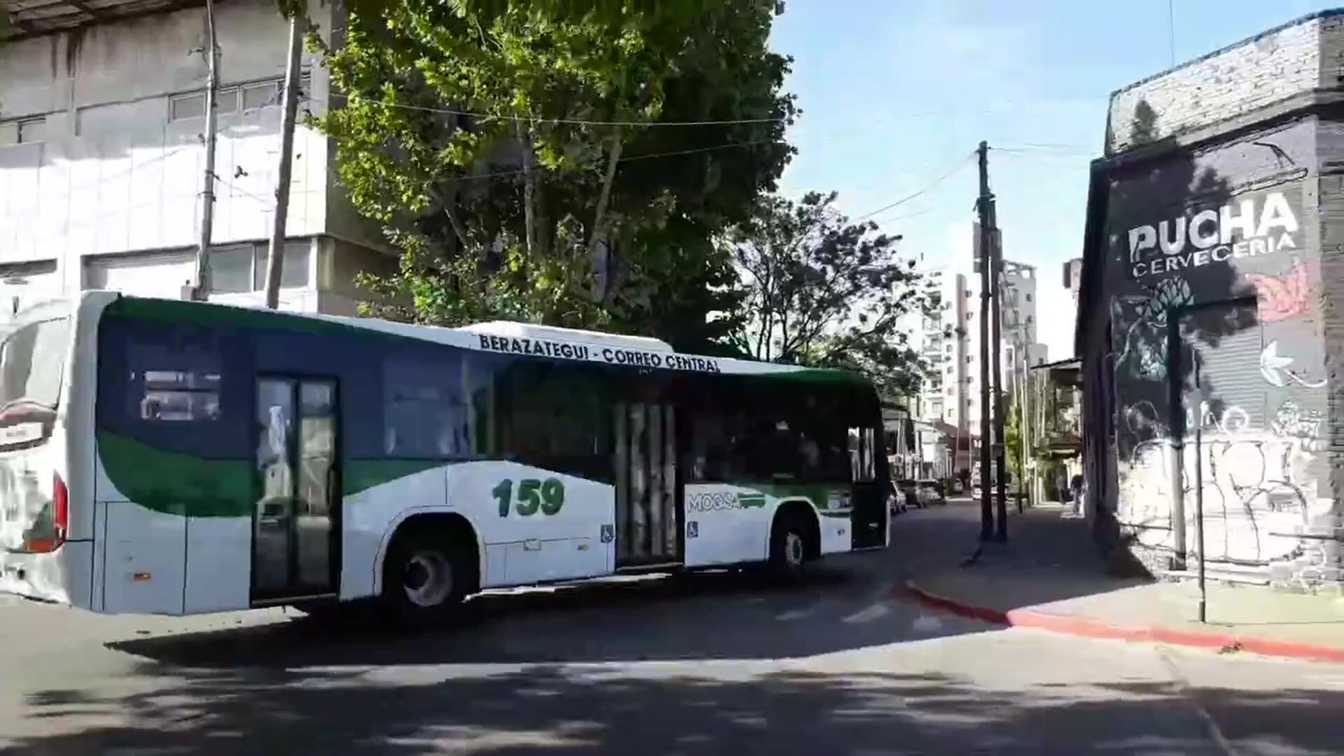 La línea 159, una de las que se plegó al paro de esta mañana (@159moqsa)