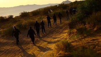 Dos contrabandistas mexicanos condenados tras abandonar a una salvadoreña que murió en el desierto de Nuevo México