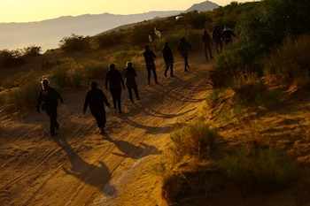 Estados Unidos condenó a dos mexicanos por abandonar a una migrante salvadoreña en el desierto de Nuevo México, un hecho que derivó en su muerte. REUTERS/José Luis González