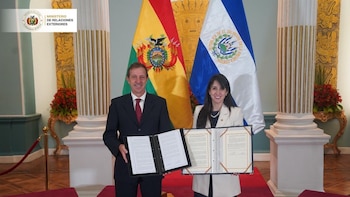 Las autoridades de Bolivia y El Salvador suscriben convenios para fortalecer la conexión económica y científica