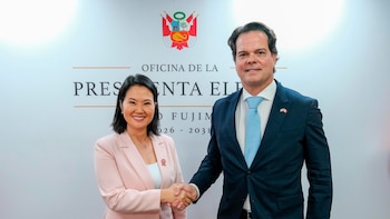 Keiko Fujimori se reúne con el embajador de Estados Unidos, Bernie Navarro, a días de asumir la presidencia