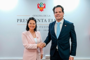 Keiko Fujimori se reúne con el embajador de Estados Unidos, Bernie Navarro, a días de asumir la presidencia. (Foto: Keiko Fujimori)