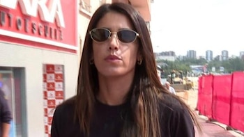 Gabriela Guillén, suspiros y mano al pecho en su reveladora reaparición ante las cámaras tras haber tocado fondo