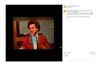Captura de pantalla de una publicación de Instagram con la fotografía de un hombre junto a un micrófono y un texto de condolencias