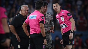 El partido se reanudó para