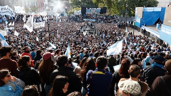 Fuerte mensaje de Máximo Kirchner en el banderazo por CFK: “Los que hablan de unidad ni siquiera son capaces de ir a verla”