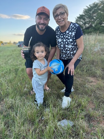 El cantante junto a su