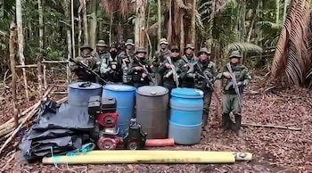 Militares venezolanos posando para la
