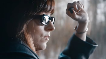 El nuevo tráiler de ‘Verity: La sombra de un engaño’ une a Hathaway y Johnson