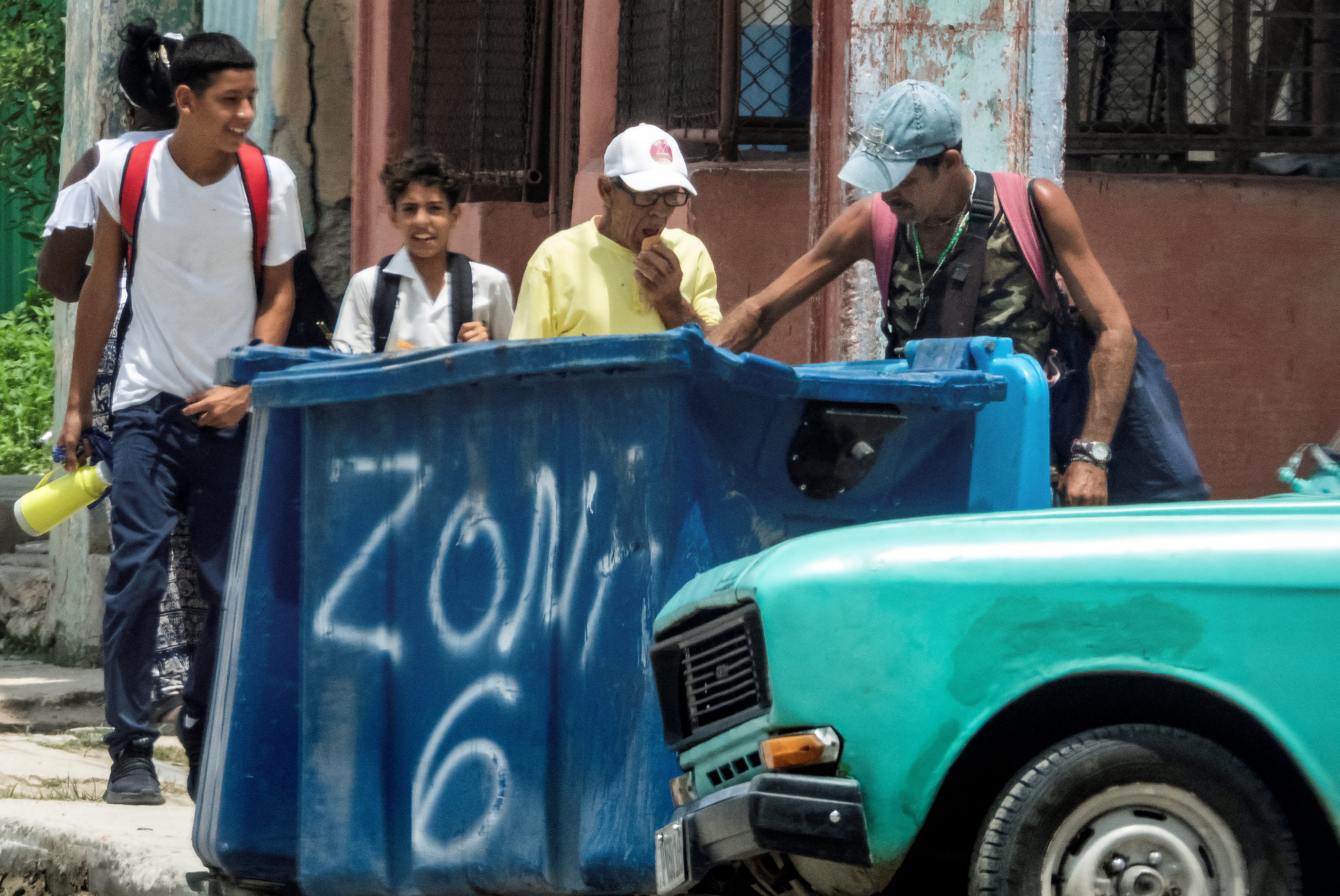 El Observatorio Cubano de Derechos Humanos afirmó que el 94% de los cubanos vive en pobreza extrema y señaló a los apagones como la principal preocupación social. (ADALBERTO ROQUE / AFP)