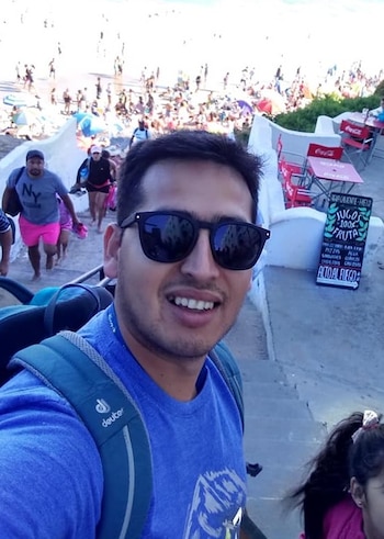 El oficial de policía Leonardo