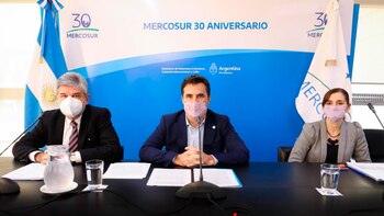 Argentina anunció sanciones a tres