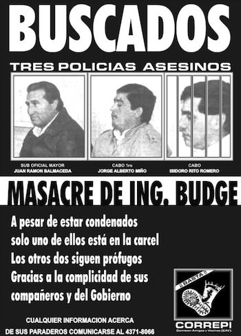 Flyer blanco y negro con el título "BUSCADOS". Muestra tres fotos de hombres y texto sobre policías prófugos por la Masacre de Ing. Budge