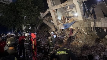 Ejército realiza labores de remoción de escombros y limpieza en Cali tras sismo de 7,4 - crédito @mindefensa/X