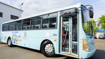 Gobierno dominicano refuerza la movilidad escolar con la entrega de autobuses