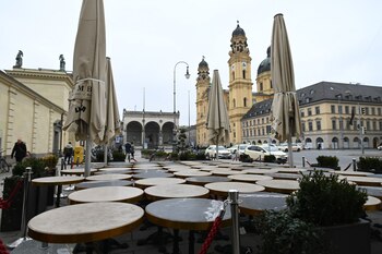 Mesas vacías en un restaurante
