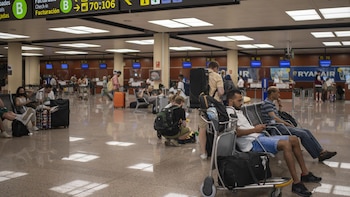 La UE culmina la adopción de la reforma que mantiene compensaciones pero no garantiza maleta gratis en cabina