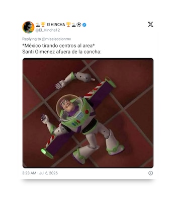 Captura de pantalla de un tuit del usuario @El_Hincha12 que muestra una figura de Buzz Lightyear tendida en un suelo de baldosas rojas