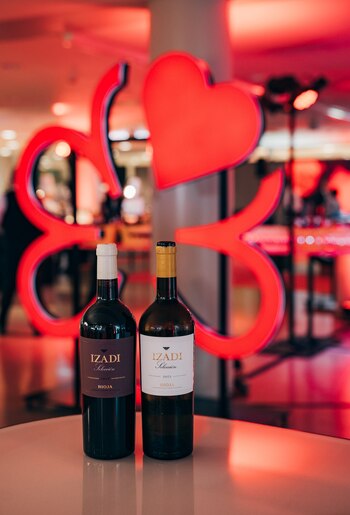 Bodegas Izadi, vino oficial en