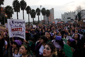 Mujeres participan en una manifestación