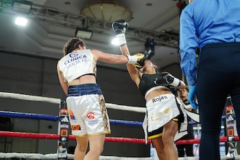 Carolina Zeledón sostuvo su invicto en el boxeo profesional con una tercera victoria consecutiva ante la guatemalteca Dennis Rojas por decisión mayoritaria. (Foto: Redes Carolina "La Barbie" Zeledón)