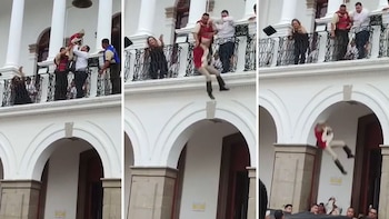 Niño “salta” del balcón como Juan Escutia en recreación escolar en Jalisco, así fue el momento que se volvió viral