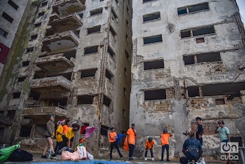 Edificios desahuciados de Cuba, cientos de cubanos viven en estos edificios inseguros