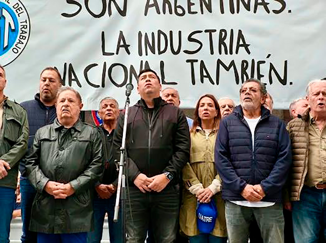 Eduardo Duhalde, Cristian Jerónimo, Gerardo Martínez y Andrés Rodríguez, en la primera fila del escenario