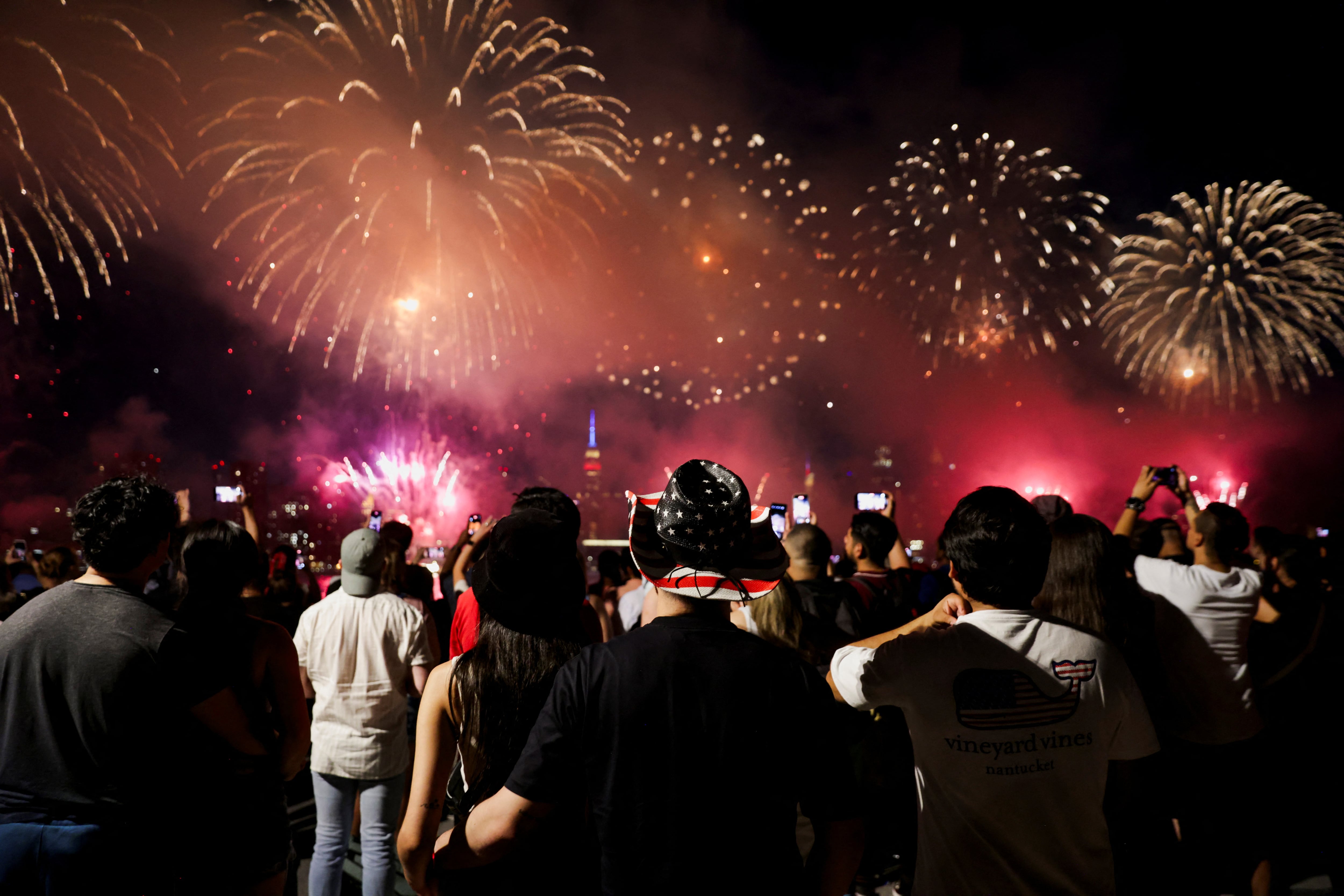 Oklahoma City mantiene desde 1912 una prohibición total de pirotecnia dentro de la ciudad, pese a que Oklahoma amplió su uso estatal con la Rocket’s Red Glare Act. (REUTERS/Jeenah Moon)