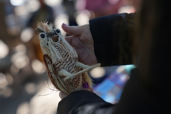 Artesanía hecha por las mujeres wichís con chaguar en Tartagal