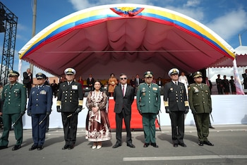 La Constitución de Colombia, en su artículo 219, establece que la fuerza pública no es deliberante y limita la participación política de los uniformados activos - crédito @infopresidencia / X