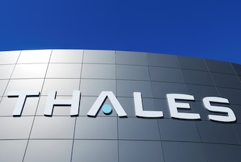 El logo de la francesa Thales, socia de los Neuss en los '90 (REUTERS/Regis Duvignau)